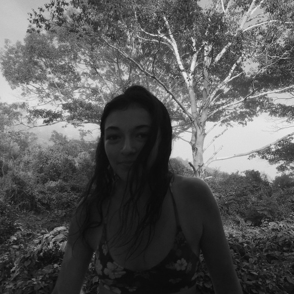 Meet your Posher, Emma - Picture 1 of 1